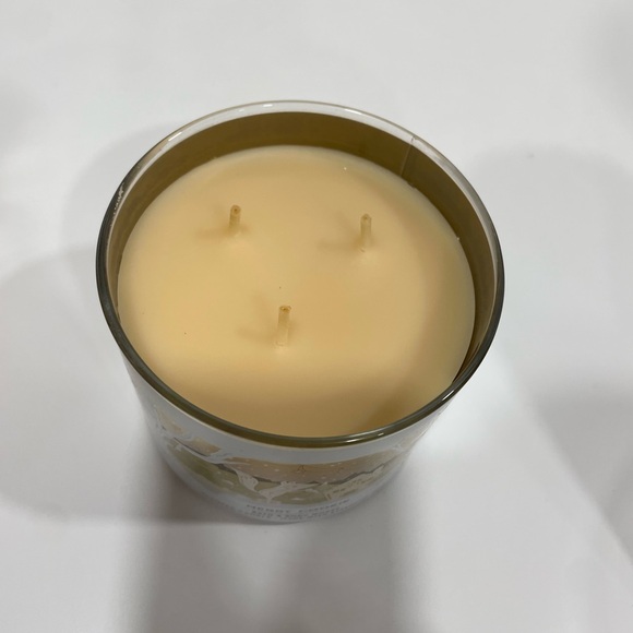 Bath & Body Works Merry Cookie Scented Candle - Picture 2 of 3